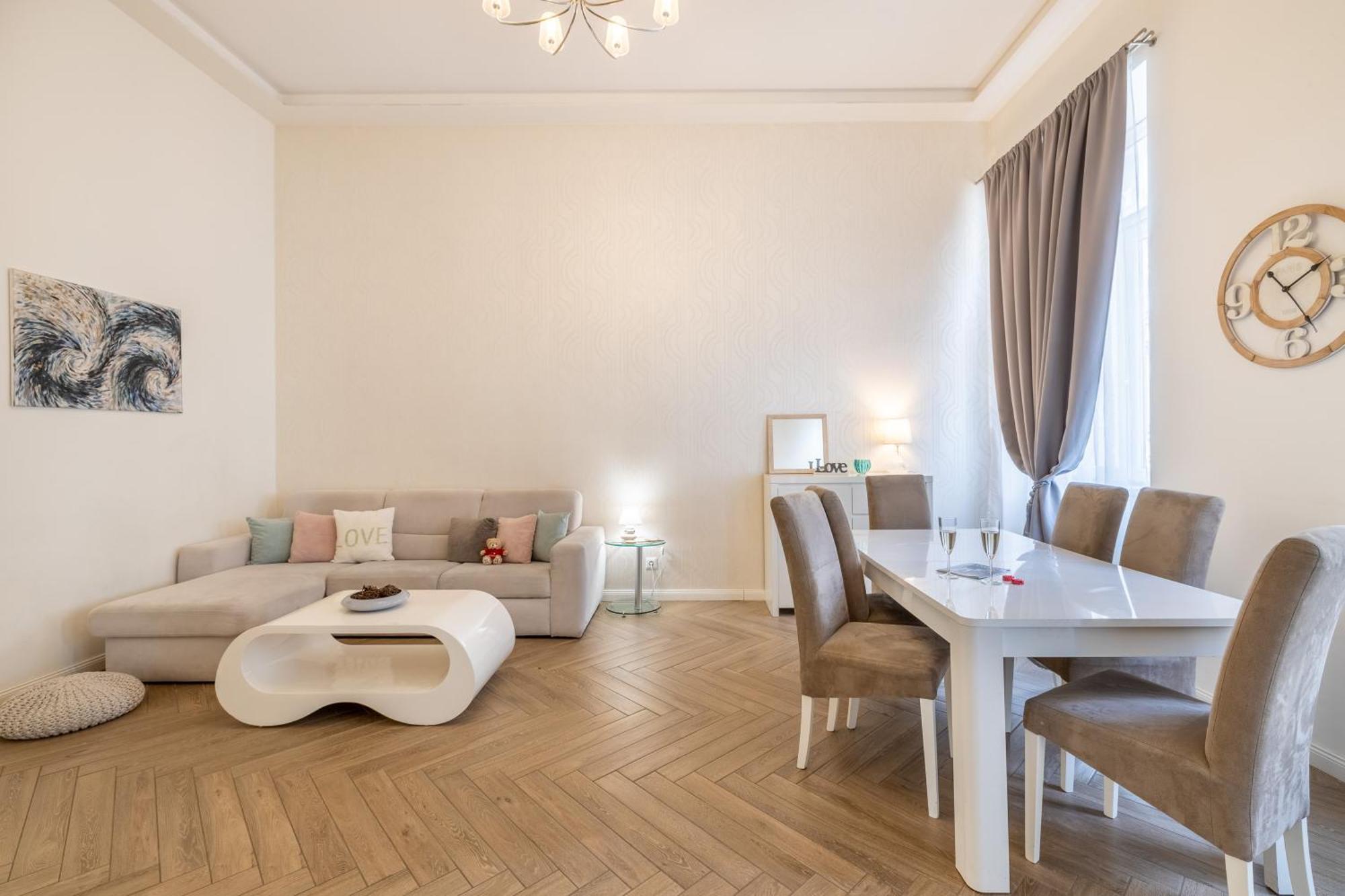 Jenny Luxury Two Bedrooms Apartment. — Photos 3